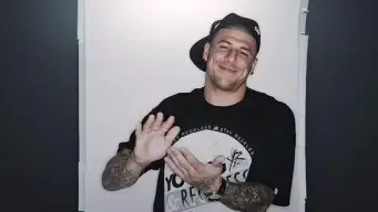 images/2023/series/Aaron_Hernandez_compressed_images/2_Aaron_Hernandez.webp